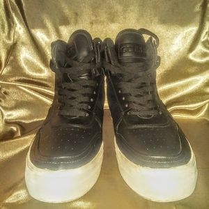 GUESS Men’s Lowry Sneaker Size: 11